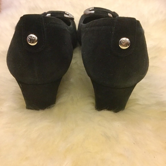 Stuart Weitzman 7M Black Suede Silver Buckle Wedge - Picture 5 of 8